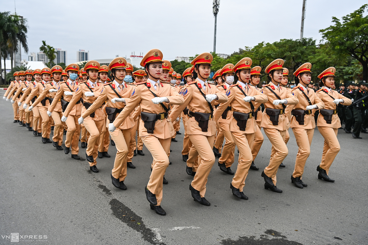 6,000 people parade before 13th National Party Congress 5444 parade 3